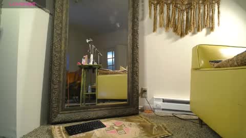 Snapshot of _ittybitty chatting on 02/28/25, 01:47  ittybitty online show from 02/28/25, 01:47