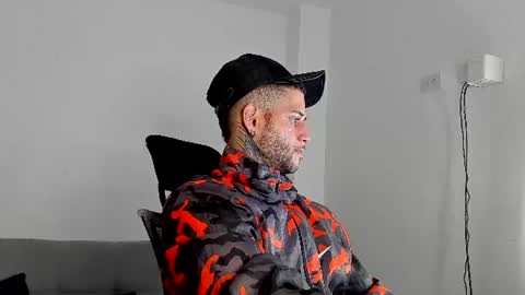 Snapshot of _jamesleandros chatting on 07/23/26, 02:09 jeison online show from 07/23/26, 02:09