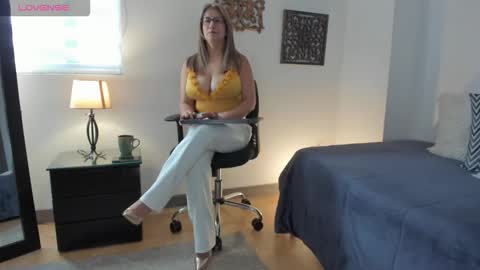 Jeniffer hot online show from 12/19/25, 02:13