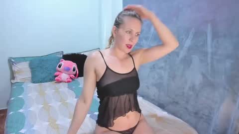 Snapshot of _jennyxoxo_ chatting on 11/09/25, 09:13 JENNY online show from 11/09/25, 09:13