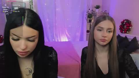 Jess blond and Leila brunette online show from 02/10/26, 12:20
