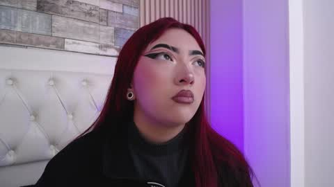 Mia online show from 01/04/25, 01:31