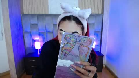 Mia online show from 09/18/25, 03:25