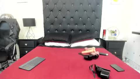 Snapshot of _johnson_alana chatting on 11/26/25, 12:28 _johnson_alana online show from 11/26/25, 12:28