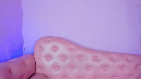 _julisweet_ online show from 11/13/25, 12:15