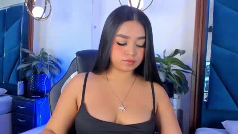 _julisweet_ online show from 11/27/25, 12:18