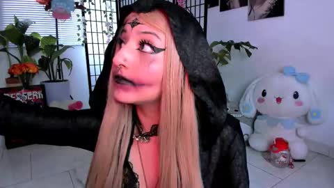 JULIANA online show from 11/08/25, 05:34