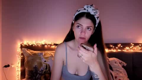 _just_a_simple_girl online show from 12/22/25, 07:49