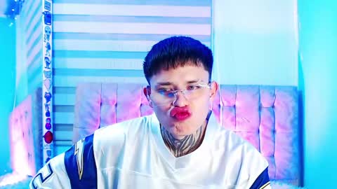 mod online show from 05/09/26, 08:08