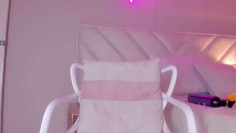 Snapshot of _karol_18 chatting on 09/19/25, 05:02 karol online show from 09/19/25, 05:02