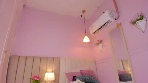 Snapshot of _karol_18 chatting on 10/25/25, 12:45 karol online show from 10/25/25, 12:45