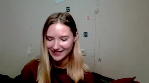 _kikiclark_ online show from 10/10/25, 08:52