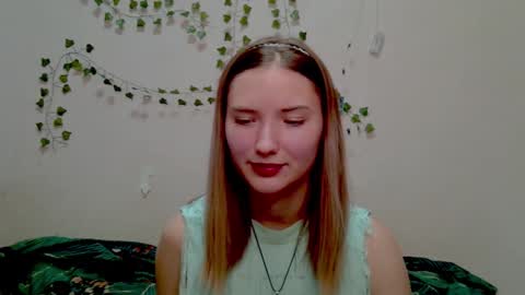 _kikiclark_ online show from 11/28/25, 09:06