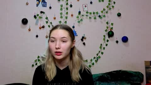 _kikiclark_ online show from 01/08/26, 08:55