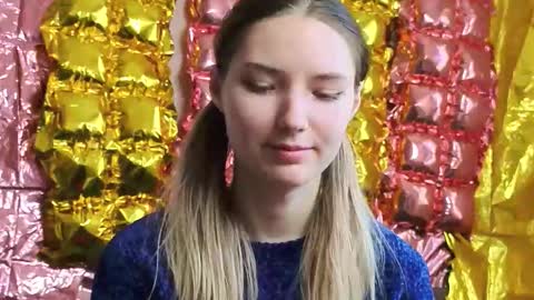 _kikiclark_ online show from 03/18/26, 12:08