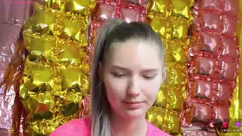 _kikiclark_ online show from 04/19/26, 01:21