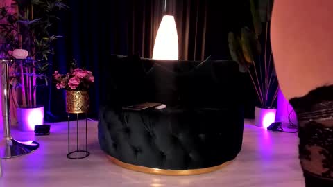 Kim online show from 09/15/25, 02:39