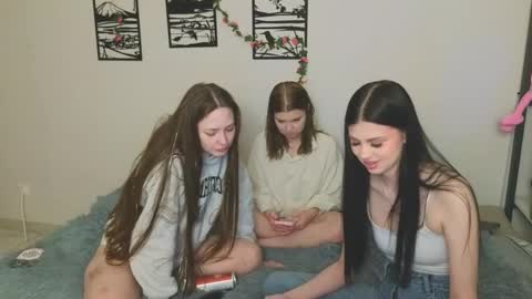 Molly   Emily online show from 03/12/25, 01:40