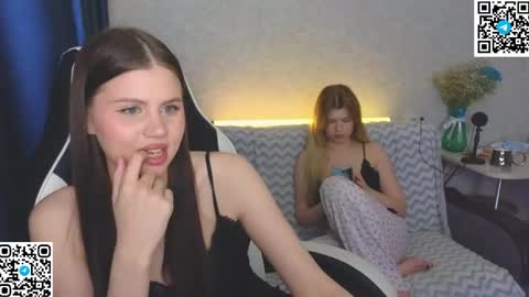 Snapshot of _kirieshka chatting on 05/29/26, 04:38 Molly Emily online show from 05/29/26, 04:38