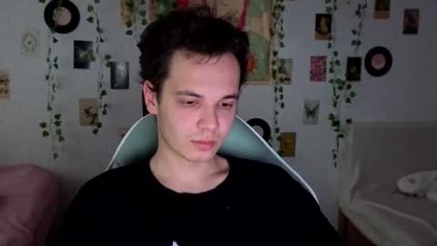 _kitekat_ online show from 10/27/25, 08:29