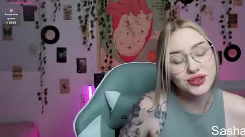 _kitekat_ online show from 11/14/25, 12:26