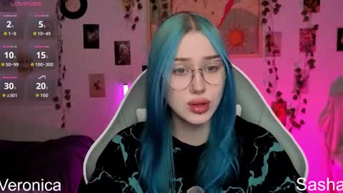 _kitekat_ online show from 12/17/25, 08:15