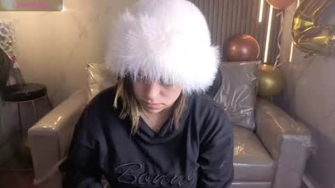 Snapshot of _kitten_1 chatting on 07/11/26, 04:15 _kitten_1 online show from 07/11/26, 04:15