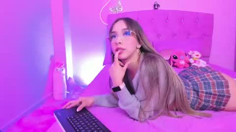 Snapshot of _kloejonnes_ chatting on 07/18/26, 10:24 Kloe Jonnes online show from 07/18/26, 10:24