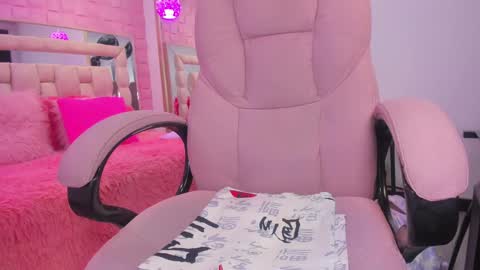 Snapshot of _laaura_ chatting on 03/02/25, 03:16 Laura online show from 03/02/25, 03:16