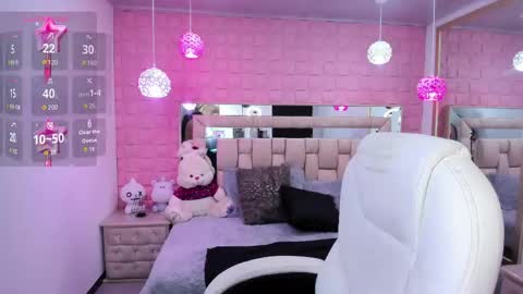 Laura online show from 05/20/26, 01:17