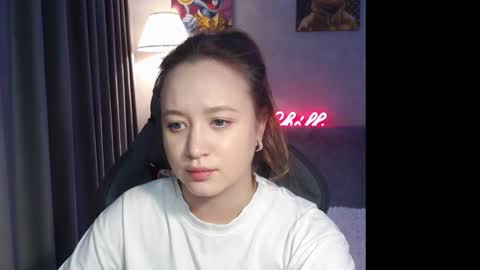 _lalune_ online show from 11/17/25, 02:56