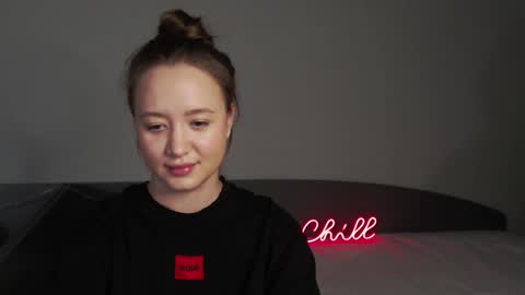 _lalune_ online show from 12/02/25, 01:05