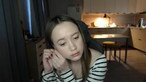 Snapshot of _lalune_ chatting on 02/05/26, 04:06 _lalune_ online show from 02/05/26, 04:06