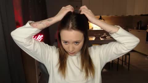 Snapshot of _lalune_ chatting on 02/12/26, 04:57 _lalune_ online show from 02/12/26, 04:57