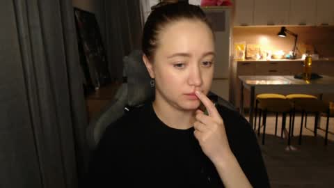 _lalune_ online show from 03/24/26, 08:25