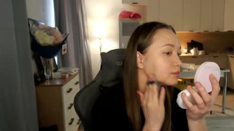 _lalune_ online show from 04/13/26, 11:27