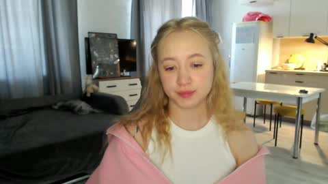 _lalune_ online show from 05/13/26, 04:10