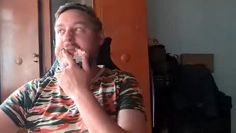 Snapshot of _lastjedi_ chatting on 06/19/26, 10:41 OBI-WAN online show from 06/19/26, 10:41