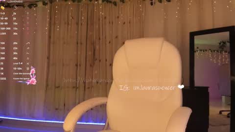 Laura online show from 09/19/25, 05:42