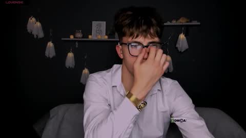 Snapshot of _leo_lust chatting on 10/29/25, 09:27 _leo_lust online show from 10/29/25, 09:27