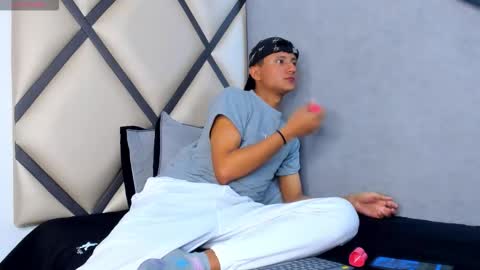 _leohot_ online show from 10/10/25, 03:38