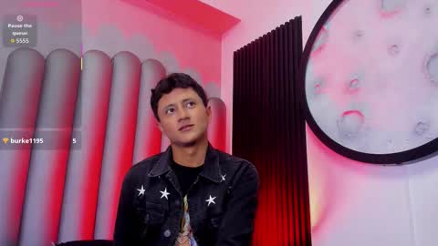 _leohot_ online show from 11/25/25, 03:39