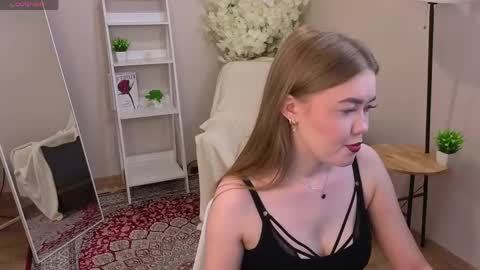 _liilcrystal_ online show from 06/06/26, 07:07