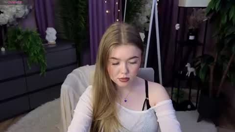 _liilcrystal_ online show from 06/18/26, 08:46