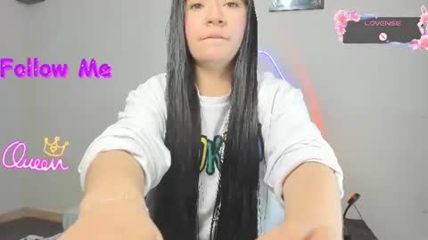 Snapshot of _litle_mily_ chatting on 07/23/26, 10:19 Mily online show from 07/23/26, 10:19