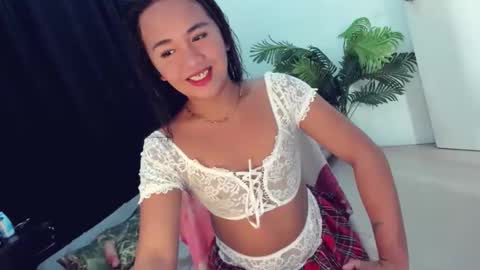 _lovelyyan69_ online show from 11/21/25, 04:44