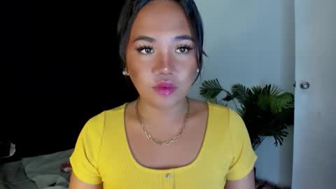 _lovelyyan69_ online show from 12/22/25, 05:21