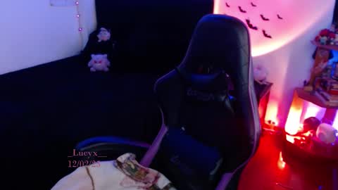 Queen.  Help me reach 100 thumbs up  online show from 02/12/25, 09:33