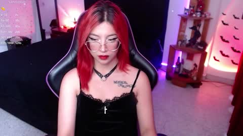 Queen.  Help me reach 100 thumbs up  online show from 09/08/25, 08:52