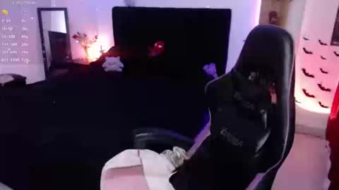 Queen.  Help me reach 100 thumbs up  online show from 09/22/25, 09:39